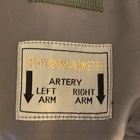 Brand new sphygmomanometer w/case-smoke free home - Picture 2 of 3